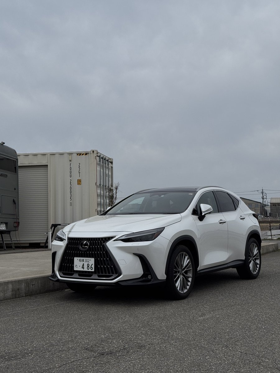 Crazy4Yasu's tweet photo. 3年前に購入したLEXUS NX250 Version Lを手放しました。
人生初の新車で、ハイブリッドでもターボでもない自然吸気エンジンだけどレギュラーガソリンでいける、財布に優しい高級車でした。
名残惜しいけど、今までありがとうNX250！
#Lexus #レクサス 
#LexusNX250versionL
#lexusgram #lexuslife https://t.co/Bl3GDYGxSL