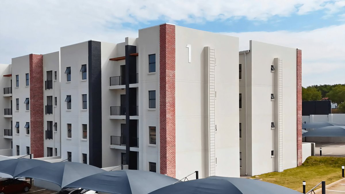 BathamagaProp's tweet photo. 2-bedroom apartments for sale in Midrand 📌

From R930,000

🔋 Backup Power &amp; Water | 🏡 Clubhouse | 🏊‍♂️ Pool | 🛡️ 24/7 Security | 🛝 Play Area |
🍖 Braai Facilities | 🚘 Covered Parking 

Full details:
https://t.co/mjCLUsAguD

#BathamagaProperty #MidrandApartments #paredãobbb https://t.co/PXqHTxXddy