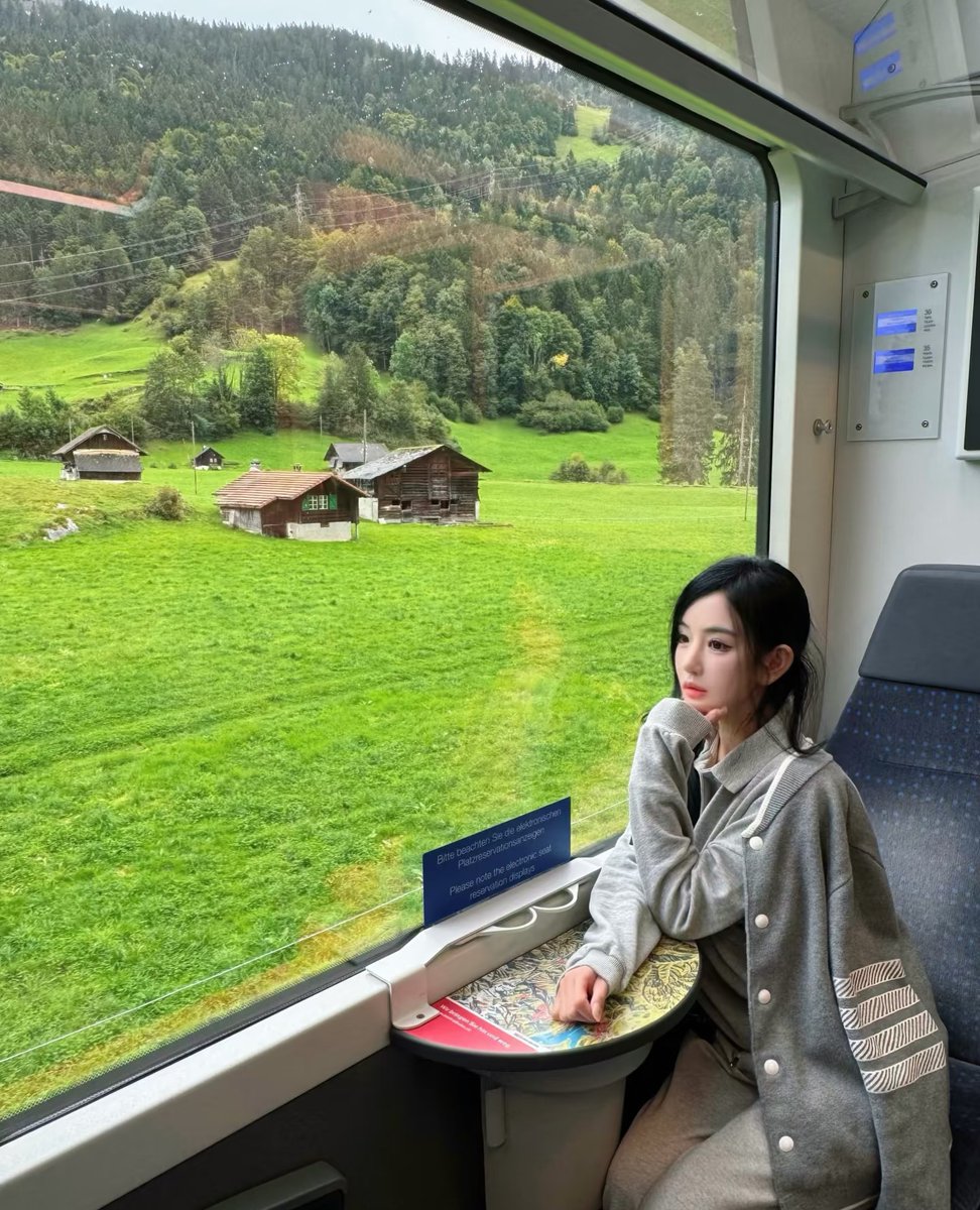 Brittany Daniel tweet media