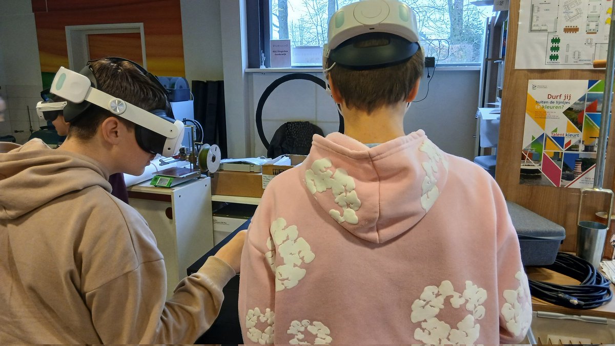 Nuestros alumnos de 3⁰ están en Holanda esta semana, disfrutando de su estancia en RSG Slingerbos. Aquí dejamos unas fotos del proyecto STEM. 

<a href="/EUErasmusPlus/">Erasmus+</a> 
<a href="/educacyl/">Educación JCyL</a> 
<a href="/sepiegob/">SEPIE</a>