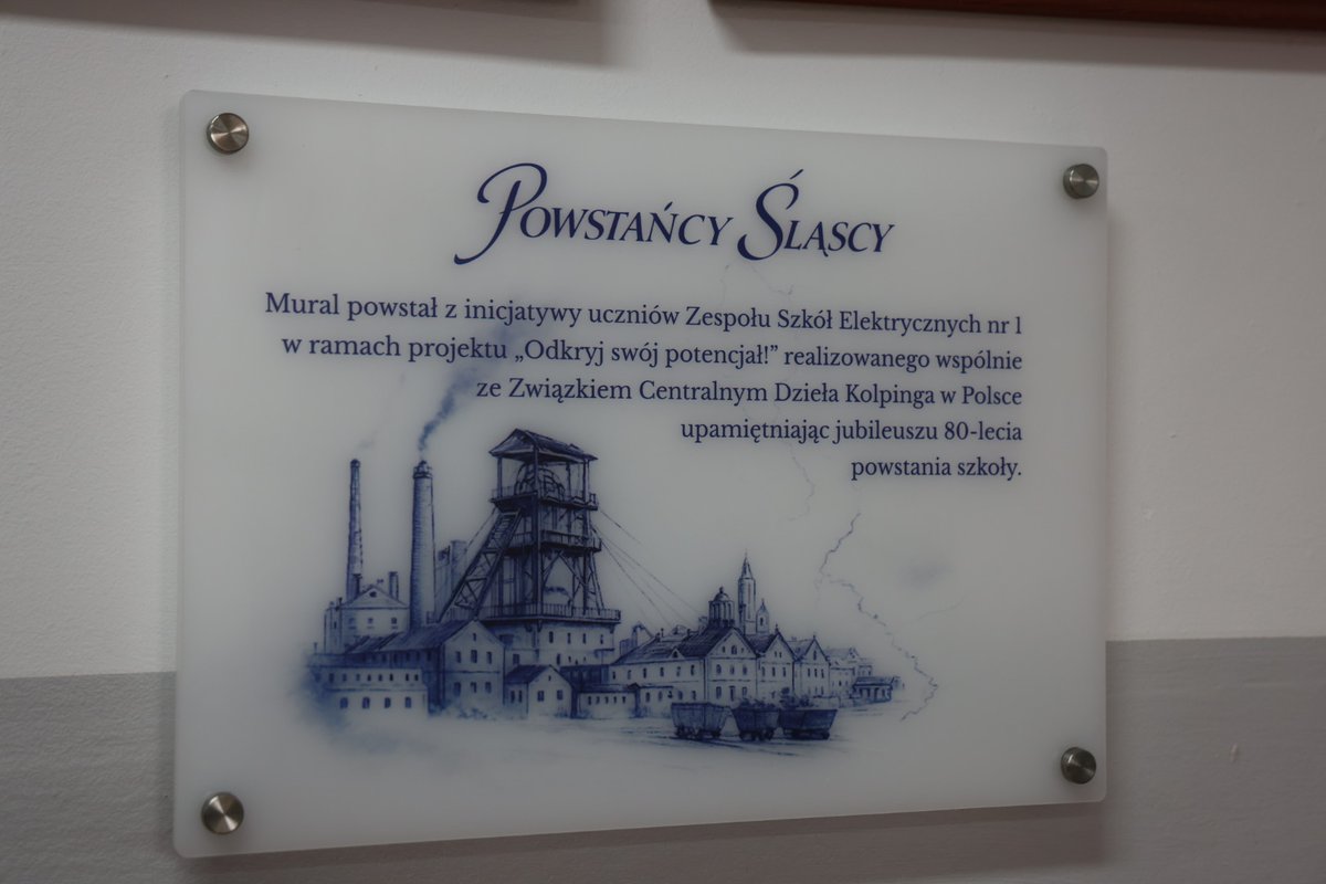 krakow_pl's tweet photo. #Krakow #ZespolSzkolElektrycznychnr1 #szkola
#80lat #Jubileusz #80lecie
Krakowski Zespół Szkół Elektrycznych nr 1 im. Powstańców Śląskich ma 80 lat!
Mural upamiętniający patronów powstał w ramach obchodów jubileuszu.
📷 Jan Graczyński/ https://t.co/FMBF6SaElj https://t.co/5Hg5falX48