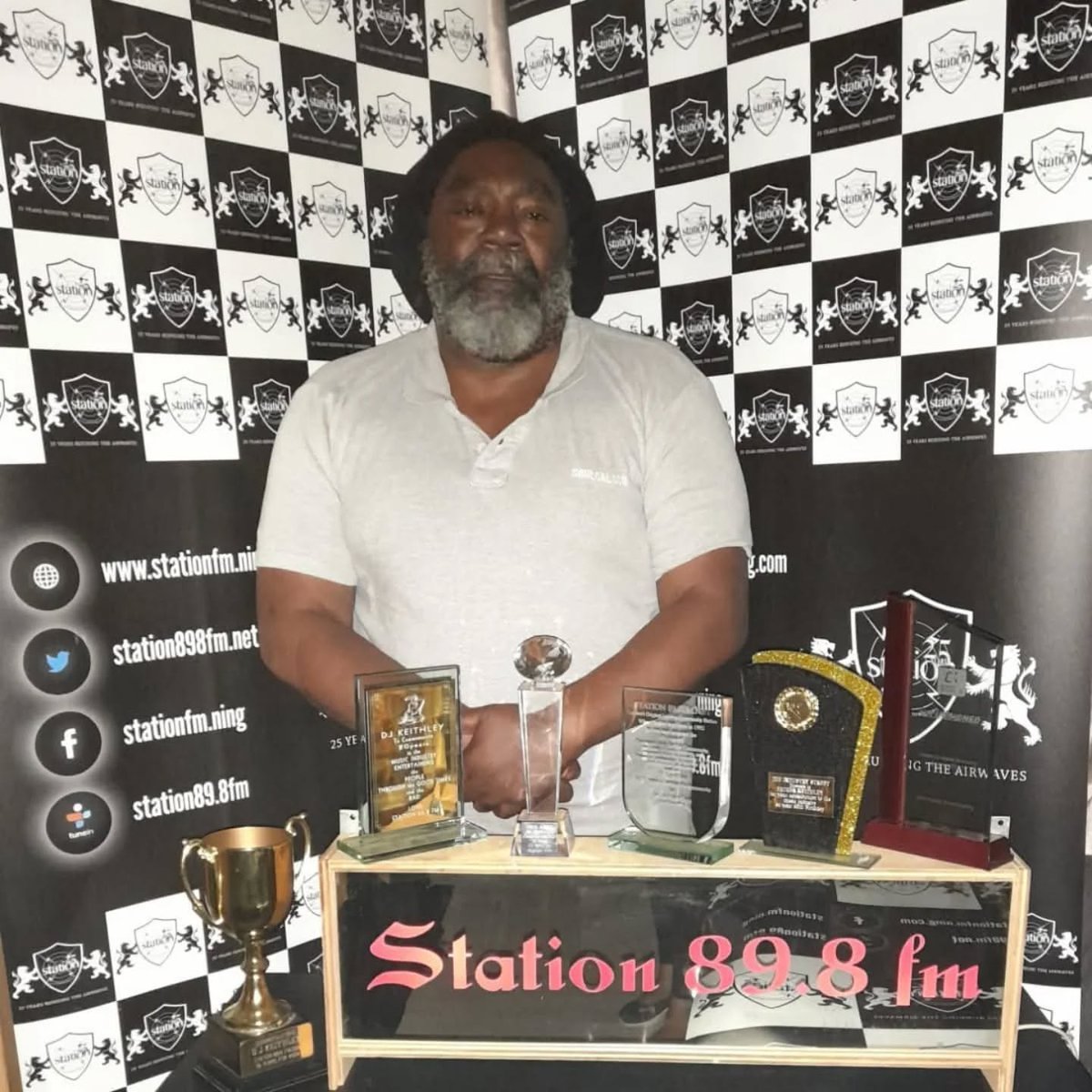 realdavep tweet media