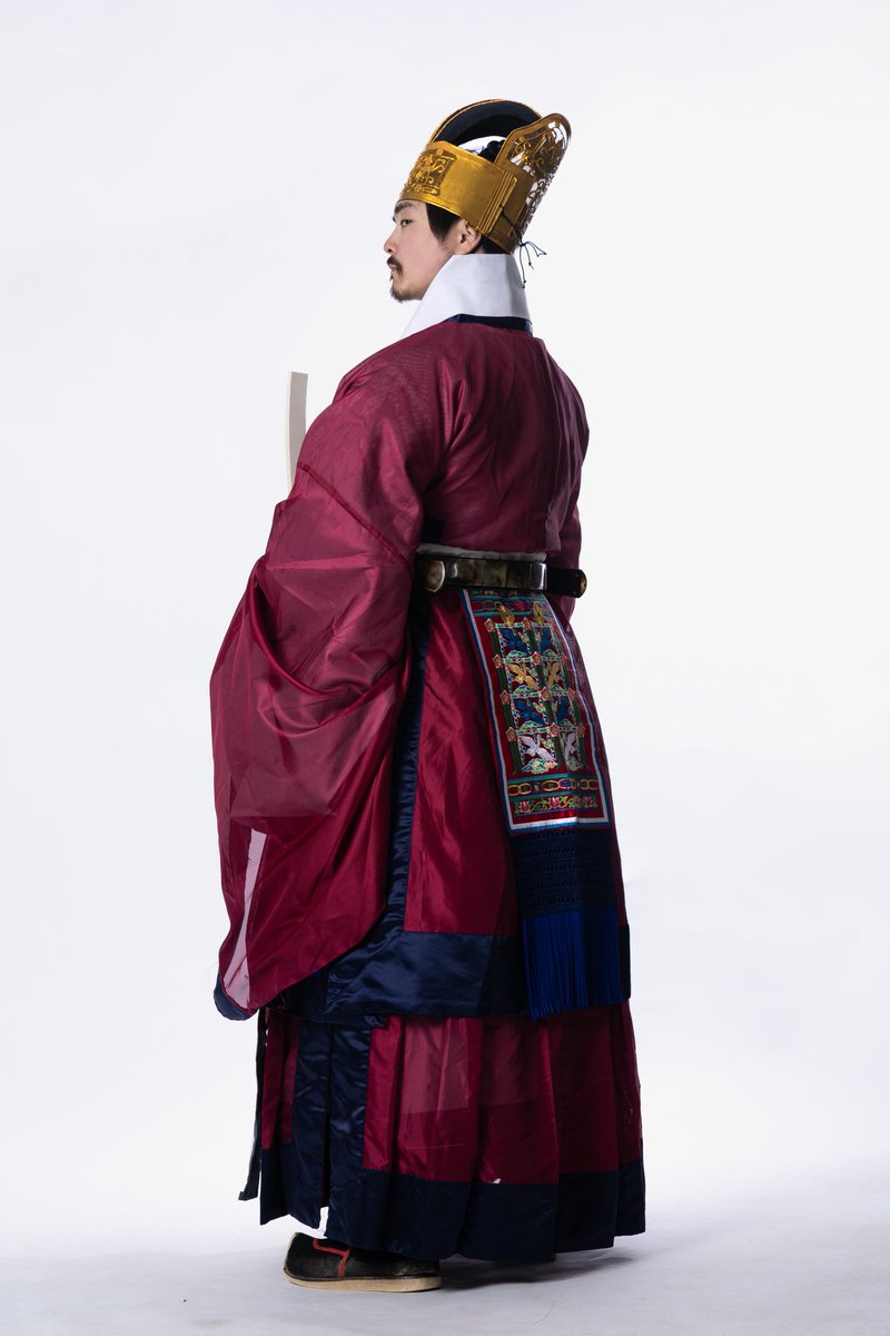 jwh9211's tweet photo. #한복 #hanbok 
1. 조선 16세기 ㅡ 임진왜란 이전 관복
2. 조선 임진왜란 이후 ㅡ 17세기 중반 관복
3,4. 16 ㅡ 17세기 조선 대례복(조복) https://t.co/eoHHpQftj9