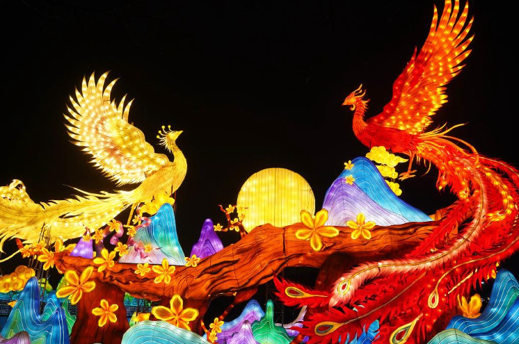 CQ_Liangjiang's tweet image. 🏮 ✨ Last call for the lantern festival at Garden Expo Park!

Experience a romantic nightscape as Longjing Lake glows with dreamlike displays. The event runs until Mar 22, don’t miss the magic! 🌙 #nightout #lightart 

📸 Chongqing Daily