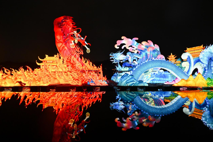 CQ_Liangjiang's tweet image. 🏮 ✨ Last call for the lantern festival at Garden Expo Park!

Experience a romantic nightscape as Longjing Lake glows with dreamlike displays. The event runs until Mar 22, don’t miss the magic! 🌙 #nightout #lightart 

📸 Chongqing Daily