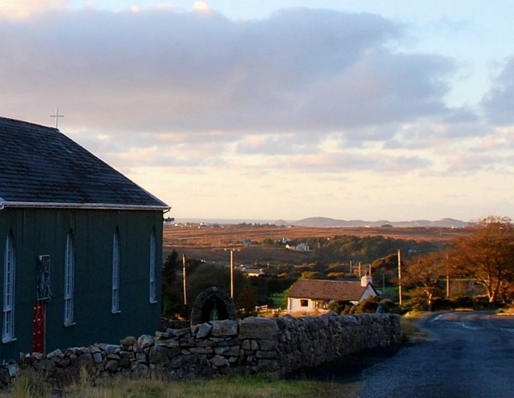 welovedonegal's tweet image. Yesterday's #WhereInDonegal
from #WeLoveDonegal 💚💛 
to celebrate #StPatricksDay , was St. Patrick’s Church, Mín na bhFaol / Meenaweel
Gaoth Dobhair / #Gweedore

#Donegal .
#Irish #churches 
#Ireland .
