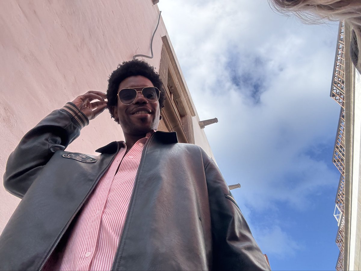 Hey! 😈
Me hace especial ilusión comunicaros que en unos días me pondré en manos de Angel Estudios para empezar a meterle mano a las canciones de mi próximo disco.

Se me salen del pecho las ganas de empezar y de volver a veros las caras.

Seguiré informando de las novedades 🦁