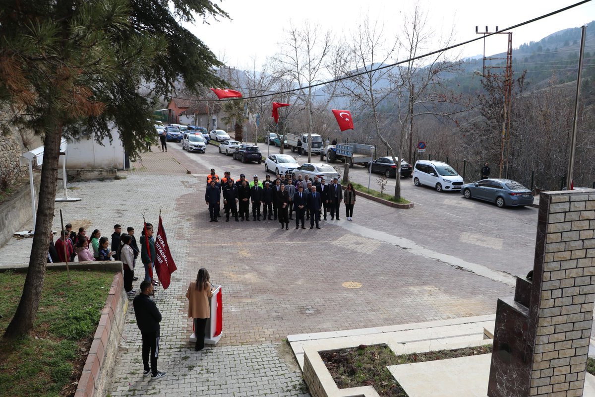 Kaymakamımız Furkan ATALIK; Keban Belediye Başkan Vekili Mustafa CELAYİR, Keban Cumhuriyet Başsavcısı Gülnur CANSIN ve İlçe Protokolü ile birlikte 18 Mart Çanakkale Zaferi ve Şehitlerimiz için Çelenk sunma törenine katıldı. #Keban