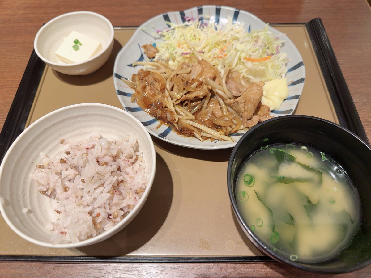 yumeeee_gh's tweet photo. 今日のご飯は
やよい軒の生姜焼きです🍚 https://t.co/SYkmRiKoo4