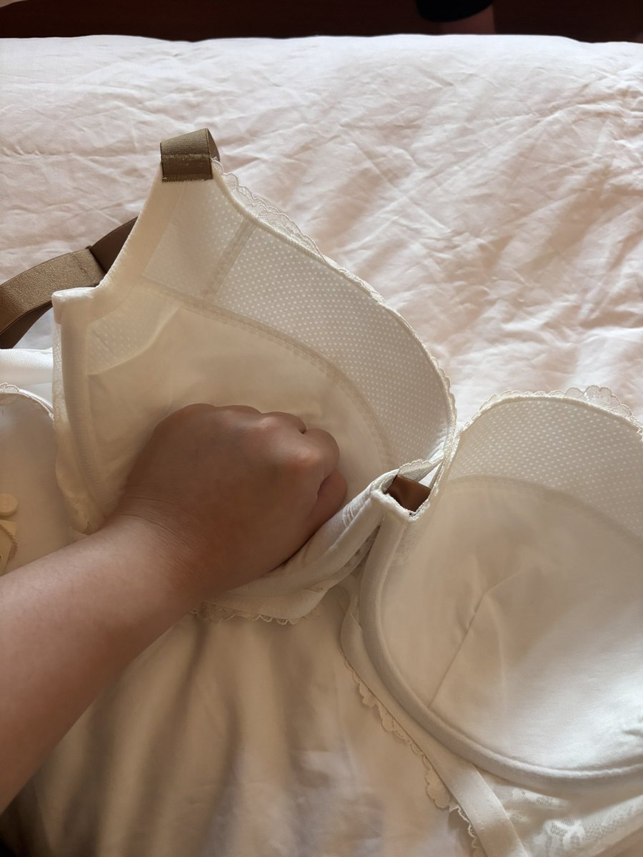 我睡醒了还困 tweet media