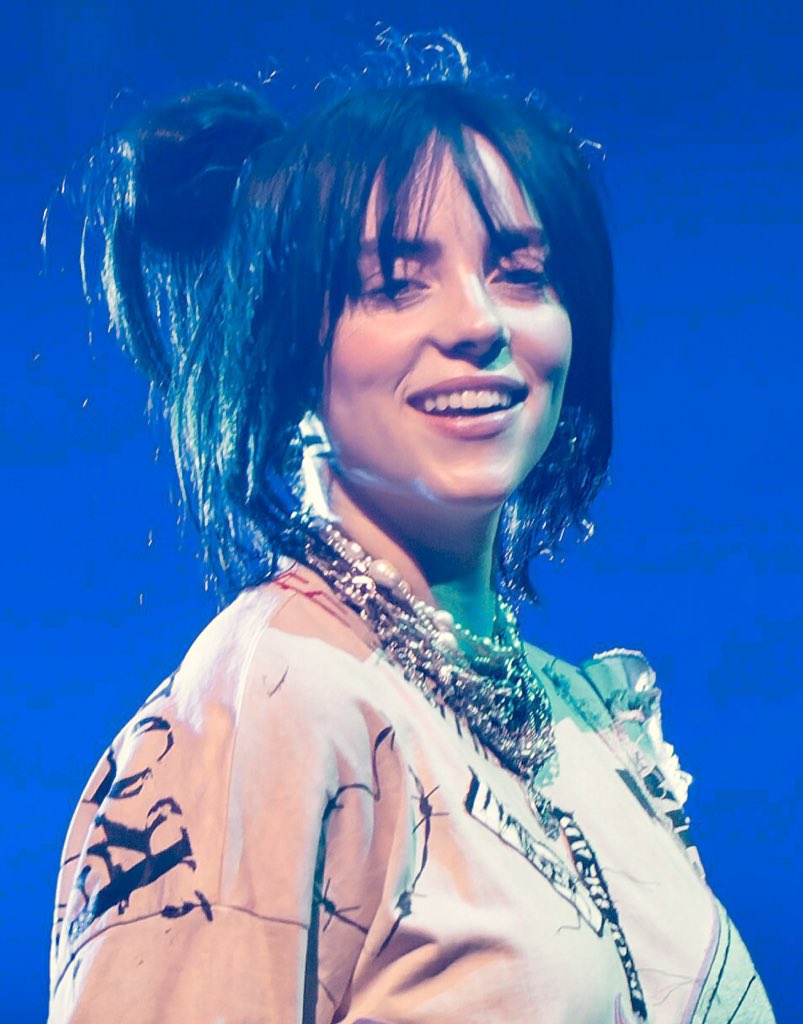 🚨⚠️ÚLTIMA HORA-

Billie Eilish 🗣: Los multimillonarios estadounidenses proisraelíes están tratando de matar mi carrera, pero nunca dejaré de apoyar a la gente inocente de #Palestine y Oriente Medio.