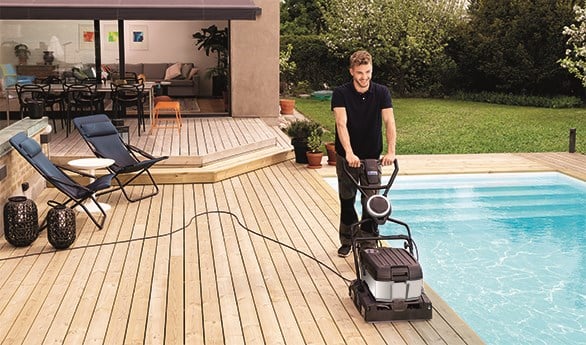 Houtshop's tweet photo. Geen betere timing dan nú om je terras te reinigen! ✨ Huur onze Bona Powerscrubber en reinig je houten terras in de diepte, zonder dat er zwaar schuurwerk aan te pas komt. 🧹

Meer info op https://t.co/GwNeTlOpSq https://t.co/Ntu9A0QoBG