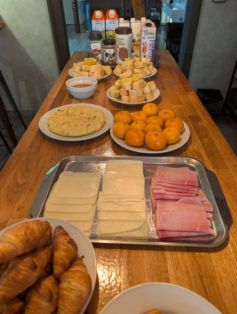 farhomegroup's tweet photo. Miércoles = desayuno gratis en Far Home ☕🥐

Wednesdays = free breakfast at Far Home ☕🥐

#DesayunoGratis #FarHomeHostels https://t.co/wHmUZjylEz