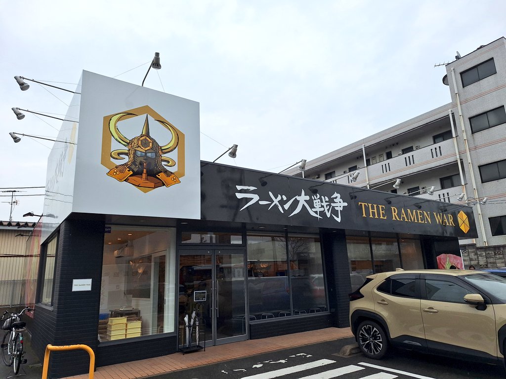 MSB_38's tweet photo. 🍜焦がし玉ねぎ醤油ラーメン「衝動」大盛り＋半熟煮玉子(LINE友だち登録特典)¥1030@ラーメン大戦争松江店
 #お昼ごはん #ラーメン #ラーメン大戦争 #焦がし玉ねぎ醤油ラーメン #衝動 #美味しかった 😋 https://t.co/7WczA8pPvW