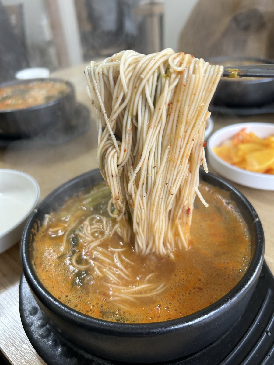 두 분이 동시에 나 찍은 게 웃겨서 얼른 핸드폰 들었는디 대표님 돌아섬 아 아까비 원래 이케아 잼 없는디 넘나리 재밌게 놀았다 짜증나는 순간이 하나도 없는 게 젤 조음!!! 짱

instagram.com/reel/DWBRokYiW…