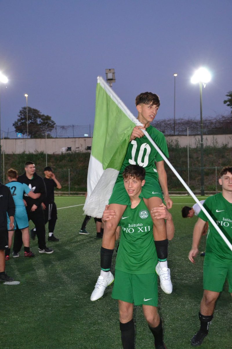 Straight Archives tweet media