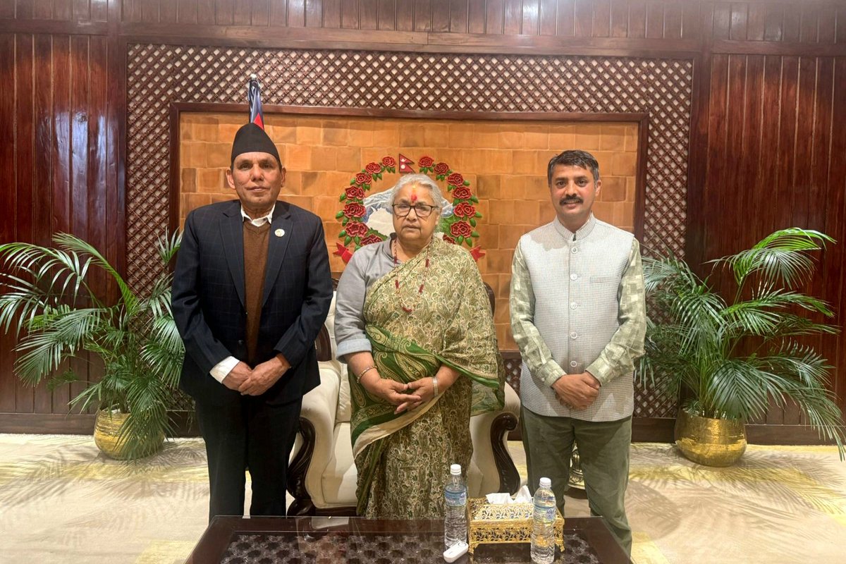 आज सम्माननीय प्रधानमन्त्री सुशीला कार्कीलाई भेटेर कठिन र चुनौतीपूर्ण परिस्थितिमा प्रतिनिधि सभा सदस्य निर्वाचन शान्तिपूर्ण रूपमा सम्पन्न गरेकोमा धन्यवाद दिएँ। उहाँ नेतृत्वको सरकारको कामले देशले निकास पाएको छ। फेरि पनि धन्यवाद प्रधानमन्त्रीज्यू!
२०८२ चैत ४, काठमाडौं