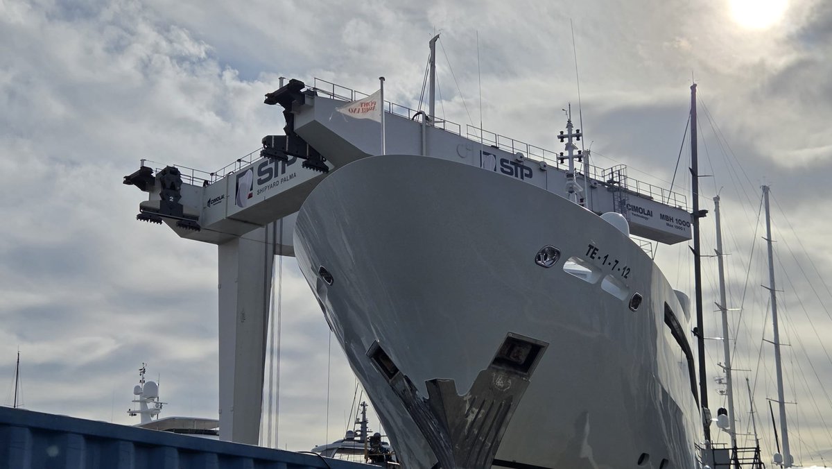STP_palma's tweet photo. Where superyachts belong. 💥 

#STP #Stpshipyardpalma #superyacht #sailinglife #shipyard #Travelift #bigsailboat https://t.co/AFefZCAnnV