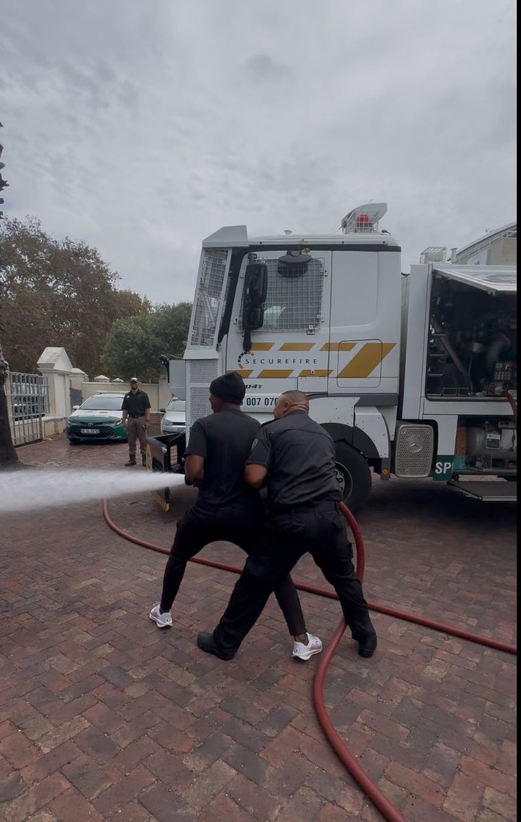 Fidelity_Secure's tweet image. Excitement was high at the Fidelity ADT office in Gqeberha yesterday with our team being taken through training on our specialised crowd management/ fire fighting vehicle with our Fidelity SecureFire team! Look out for our BEAST in and around Gqeberha!

#FidelityServicesGroup