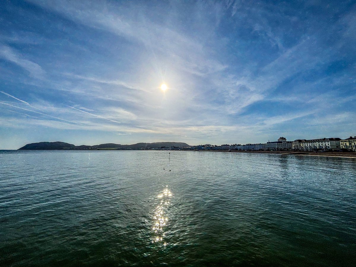 Wednesday morning in Llandudno, blue sky all the way