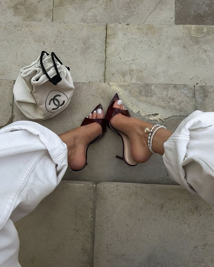 emilysterlings_'s tweet photo. heels on denim jeans https://t.co/kdsBlJmwrp