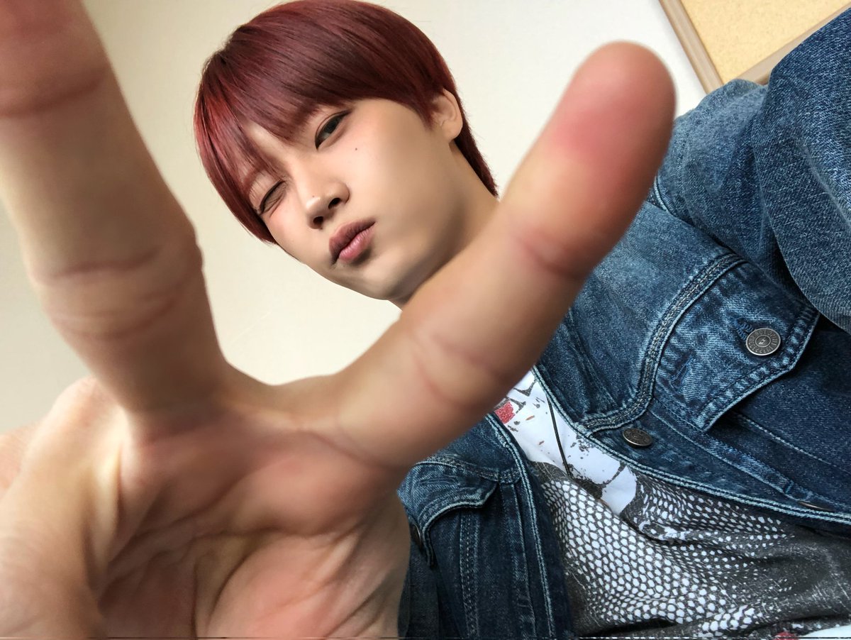 SUNGHYUN (2002). tweet media