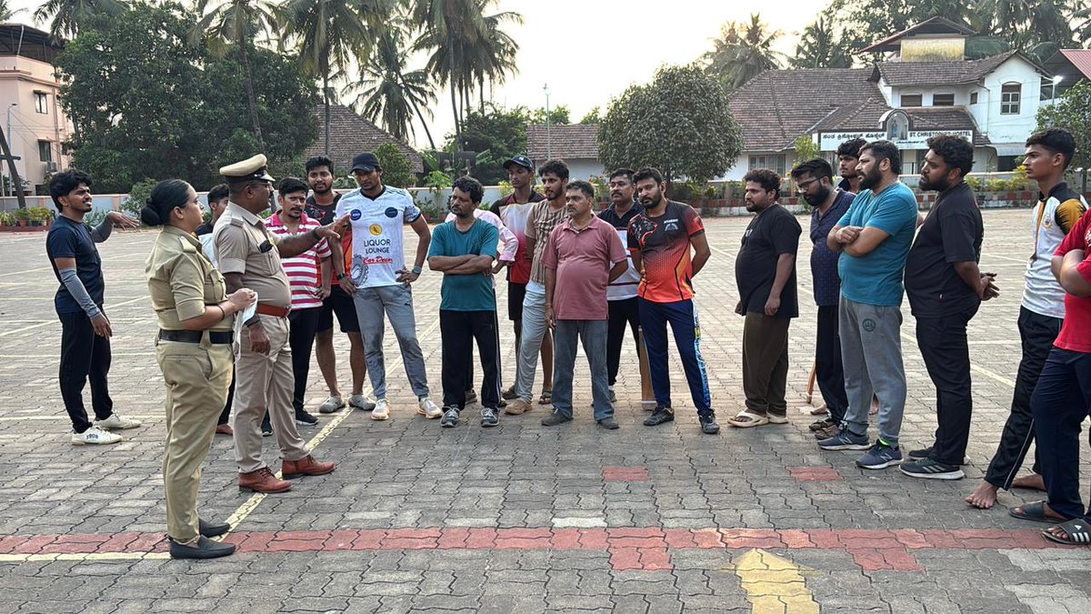 ದಿನಾಂಕ:15: 03:2026 ರಂದು ಮಂಗಳೂರು ದಕ್ಷಿಣ ಪೊಲೀಸ್ ಠಾಣೆ ಪಾಂಡೇಶ್ವರ , ಠಾಣಾ ವ್ಯಾಪ್ತಿಯ ರೋಜಾರಿಯೋ ಮತ್ತು ಫೋರಮ್ ಮಾಲ್ ನಲ್ಲಿಯ ಸಾರ್ವಜನಿಕರಿಗೆ ಸೈಬರ್ ಕ್ರೈಂ ಹಾಗೂ online fraud , Digital arreste ಪ್ರಸ್ತುತ ಗ್ಯಾಸ್ ಸಿಲಿಂಡರ್ ಬುಕ್ ನಲ್ಲಿ ಆಗುವ ವಂಚನೆ ಬಗ್ಗೆ ತಿಳುವಳಿಕೆ ನೀಡಿಲಾಯಿತು.