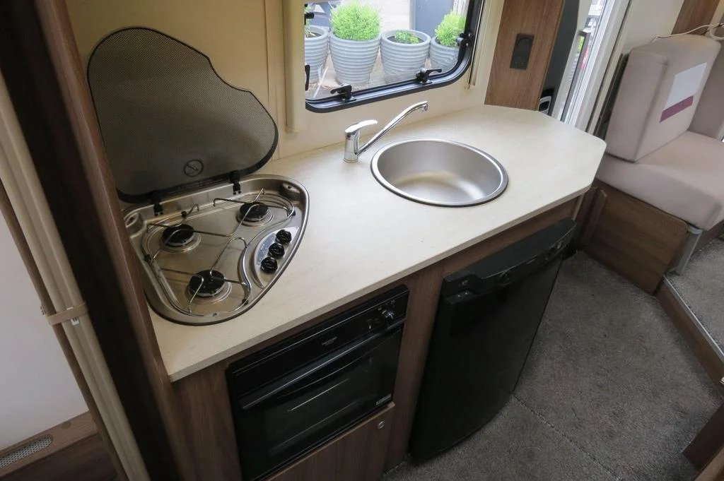 Caravans & Campers tweet media