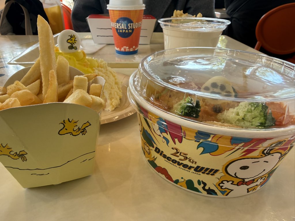 uta_snowest's tweet photo. スヌーピーバックロットカフェ🍝

#USJファン https://t.co/JBkGKGgEGl