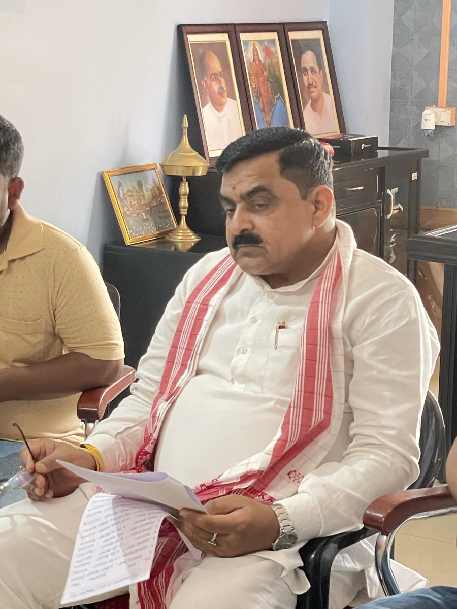 vinayrawatbjp's tweet image. #Bongaigaon #Assembly में जिला कार्यालय पर IT Cell के प्रमुख साथियों और विधानसभा संयोजक के साथ Productive Meeting, Digital Campaign को और मजबूत बनाने, बूथ प्रबंधन को मज़बूत करने व हर बूथ तक BJP की बात पहुँचाने की रणनीति पर चर्चा हुई।

#Strong_team, #Strong_Mission 

@BJP4India