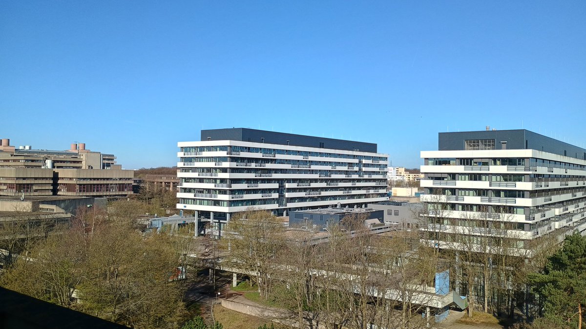 GermanWacko's tweet photo. Ich ging zeitig ins Bett, schlief gut durch, träumte wieder nur skurriles Zeugs und könnte mich gerade, trotz Nachtruhe, so in die Ecke knallen.

Na egal, hier ein paar Campus Gebäude, bzw. da wo ich arbeite. 

Intellektuelle würden es Impressionen nennen. https://t.co/UXrm9GpsxM