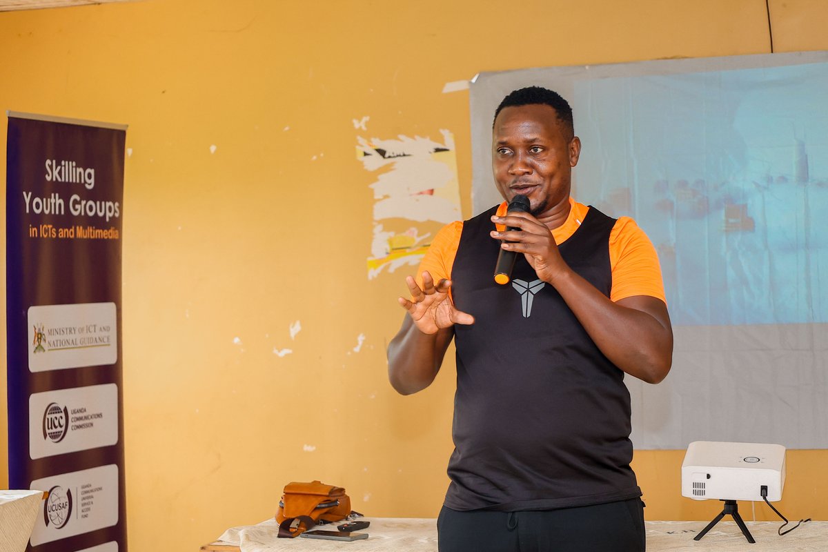 Film_256's tweet photo. Day 3/5 in Amolatar: youths are diving into content production and monetization, guided by DeBen from Lakwed TV, Gulu. The focus is on diverse production styles to boost reach and engagement.

This skilling workshop, supported by @MoICT_Ug  @UCC_Official and @UCC_ED, and implemented by @Film_256, is empowering 100 youths at Town View Hotel, Amolatar in Multimedia.