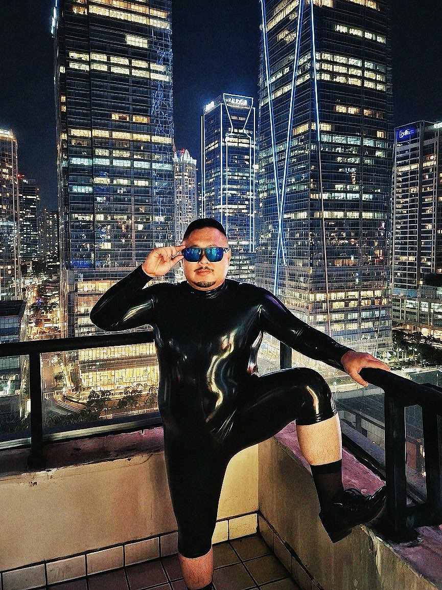 丝袜臭脚熊爹 tweet media