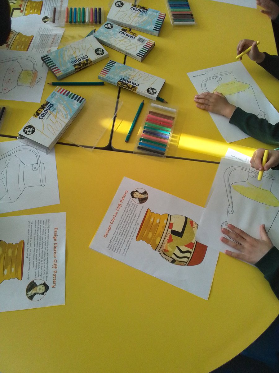 Miss_Riando's tweet photo. 🎨 Lots of arty fun in class this morning for year 1 🎨 https://t.co/zdMUNxHb9s