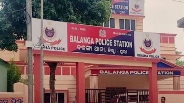 DharitriLive1's tweet image. -ପିପିଲି କେତକୀପାଟଣା ପଞ୍ଚାୟତ ଦୁବପାଟଣା ଗାଁରେ ଜିଅନ୍ତା ଜଳିଗଲେ ମହିଳା 
-ପାରିବାରିକ କଳହରୁ ଏପରି ଚରମ ପଦକ୍ଷେପ ନେଇଥିବା ସୂଚନା 
-ପାରିପାର୍ଶ୍ୱିକ ସ୍ଥିତିରୁ ନିଜେ ପୋଡ଼ିହୋଇ ମରିଥିବା କହିଲେ ପିପିଲି SDPO

#WomanBurntAlive #Pipili #Balanga #Odisha #Dharitri

📲 Follow Dharitri – Odisha’s No.1 Odia Daily