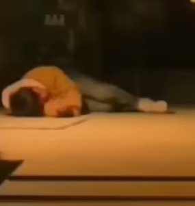 한의원 침대는 따끈따끈. 내 다리도 따끈따끈. 여기서 잠들어도 괜찮은 걸까 ㅜㅜ 나 너무너무 졸린데. 선생님 1시간만 침 맞고 있을게요······, 드르렁.