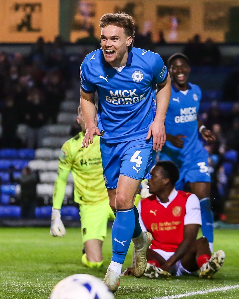 theposh's tweet photo. 📷 😍

#pufc https://t.co/VBePriO3Hz