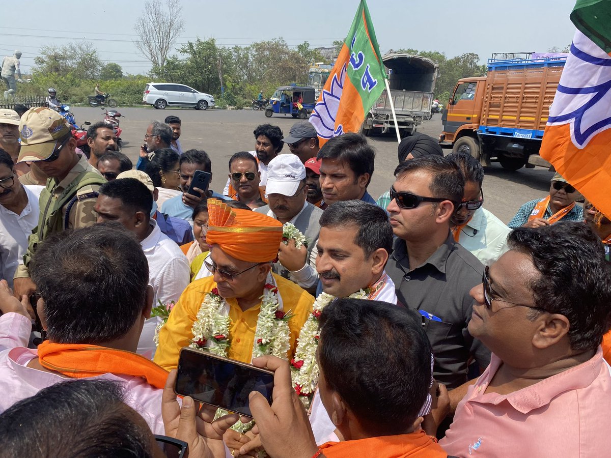 Dilip Ghosh (Modi Ka Parivar) tweet media