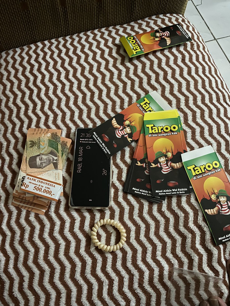 Mulai sortir THR buat ponakan ku di kampung 🥺👍 

Moga suka dah mereka 5rb an begini wkwkwkww
