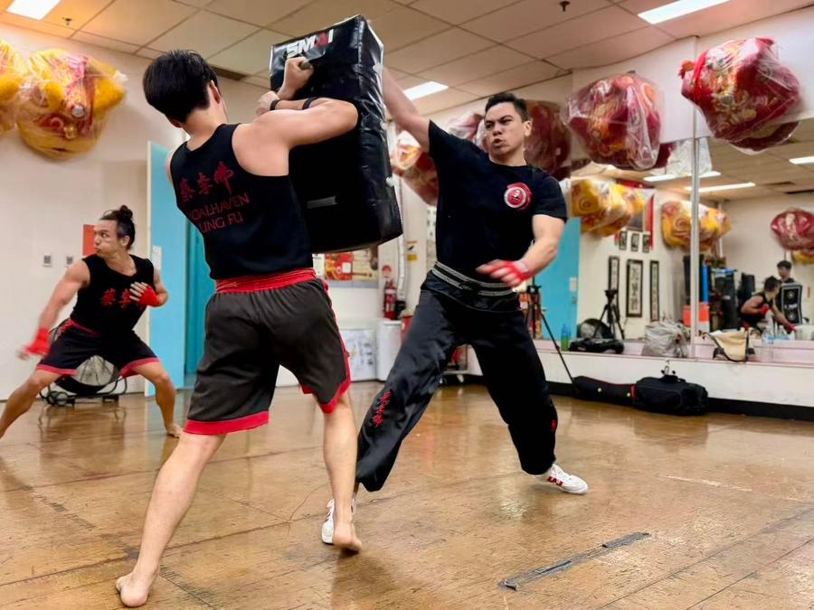 XHSports's tweet image. A tree that crossed the sea 🌳
For 190 years, Choy Lee Fut has grown from Guangdong to the world - connecting generations, cultures and communities through kung fu.
Roots in China. Branches worldwide. xhtxs.cn/ba1z
#ChoyLeeFut #KungFu #MartialArts #CulturalHeritage