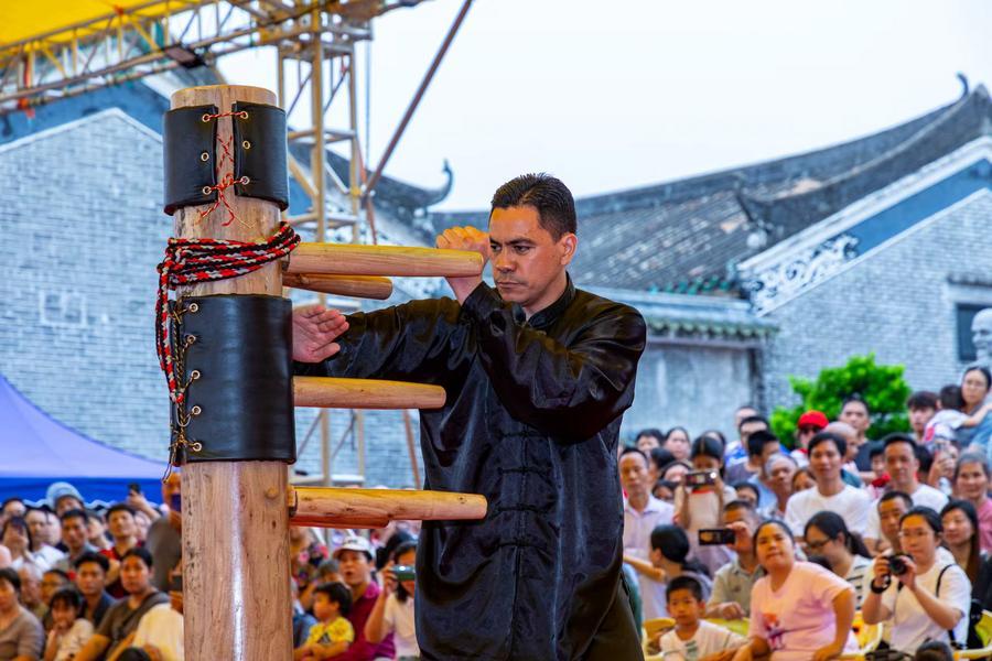 XHSports's tweet image. A tree that crossed the sea 🌳
For 190 years, Choy Lee Fut has grown from Guangdong to the world - connecting generations, cultures and communities through kung fu.
Roots in China. Branches worldwide. xhtxs.cn/ba1z
#ChoyLeeFut #KungFu #MartialArts #CulturalHeritage