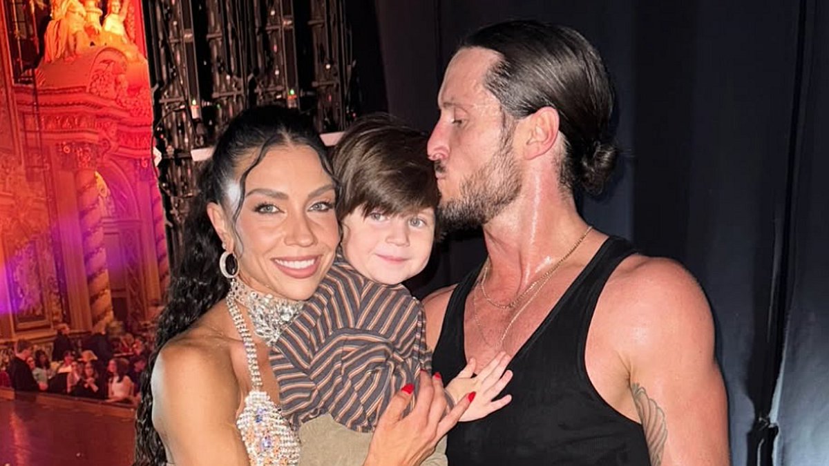 In Touch Weekly tweet media