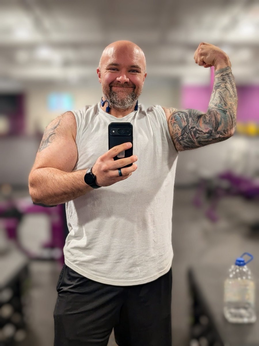 Xatamos's tweet photo. Another pull workout day on the books πͺ
Workout link:
https://t.co/nOGgwHi6KO
Getting my Lunk on today bringing a gallon of water with me cause the water fountains have been broken the last few days π
#PFLunk #GymMotivation https://t.co/ij6Lr6YCuS