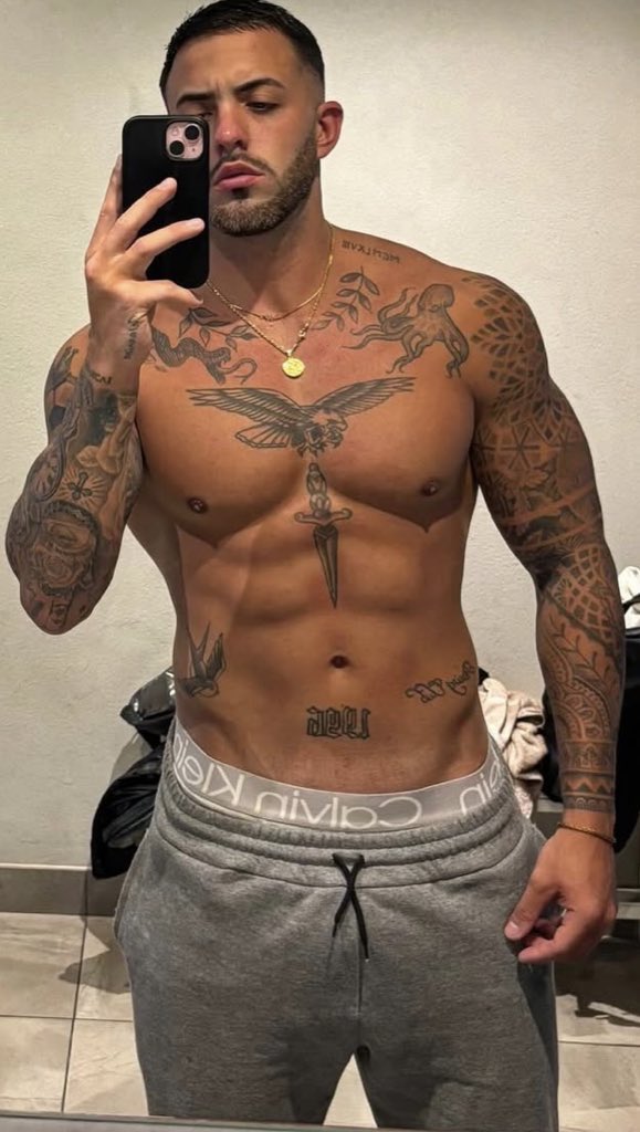 FRAT 🖤 HOUSE tweet media