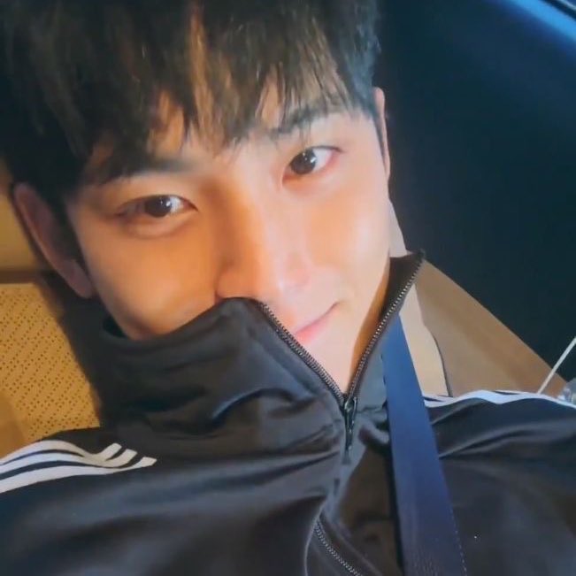 seS2__'s tweet photo. 걔 말이야, 항상 너한테 우유 데워서 주던 운동부

#셉유사 #밍유사 https://t.co/TljATCNcPF