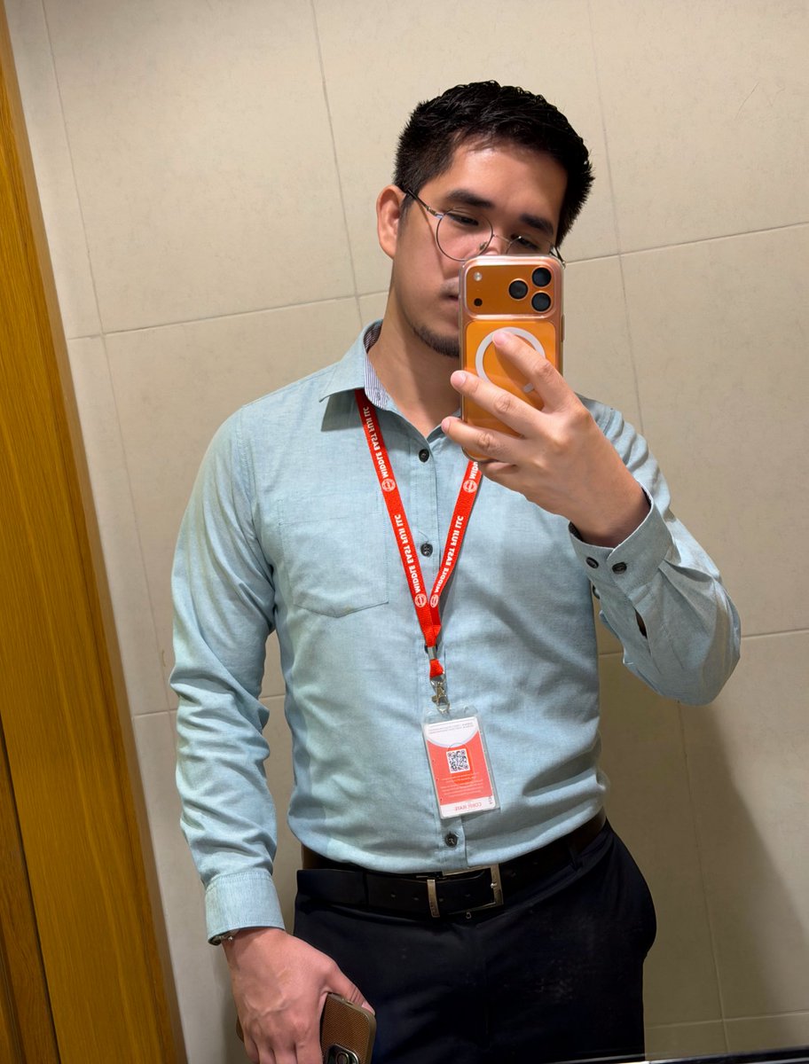 Detached tweet media