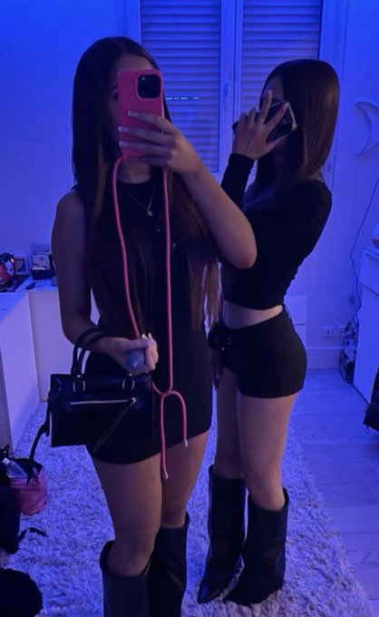 Les 2 copines 👩🏼👩🏻 tweet media