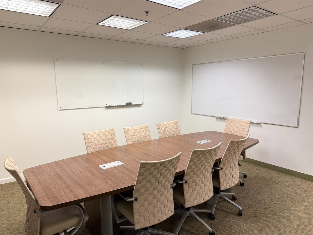 ExecOfficesVA's tweet photo. Looking for office space? Tysons Office Suites is the place! We offer a private receptionist, printing services, meeting space, and a lounge with coffee access. 

Make sure to call us to book a tour! 📞 703-288-4001 https://t.co/tVKkZMpDUd