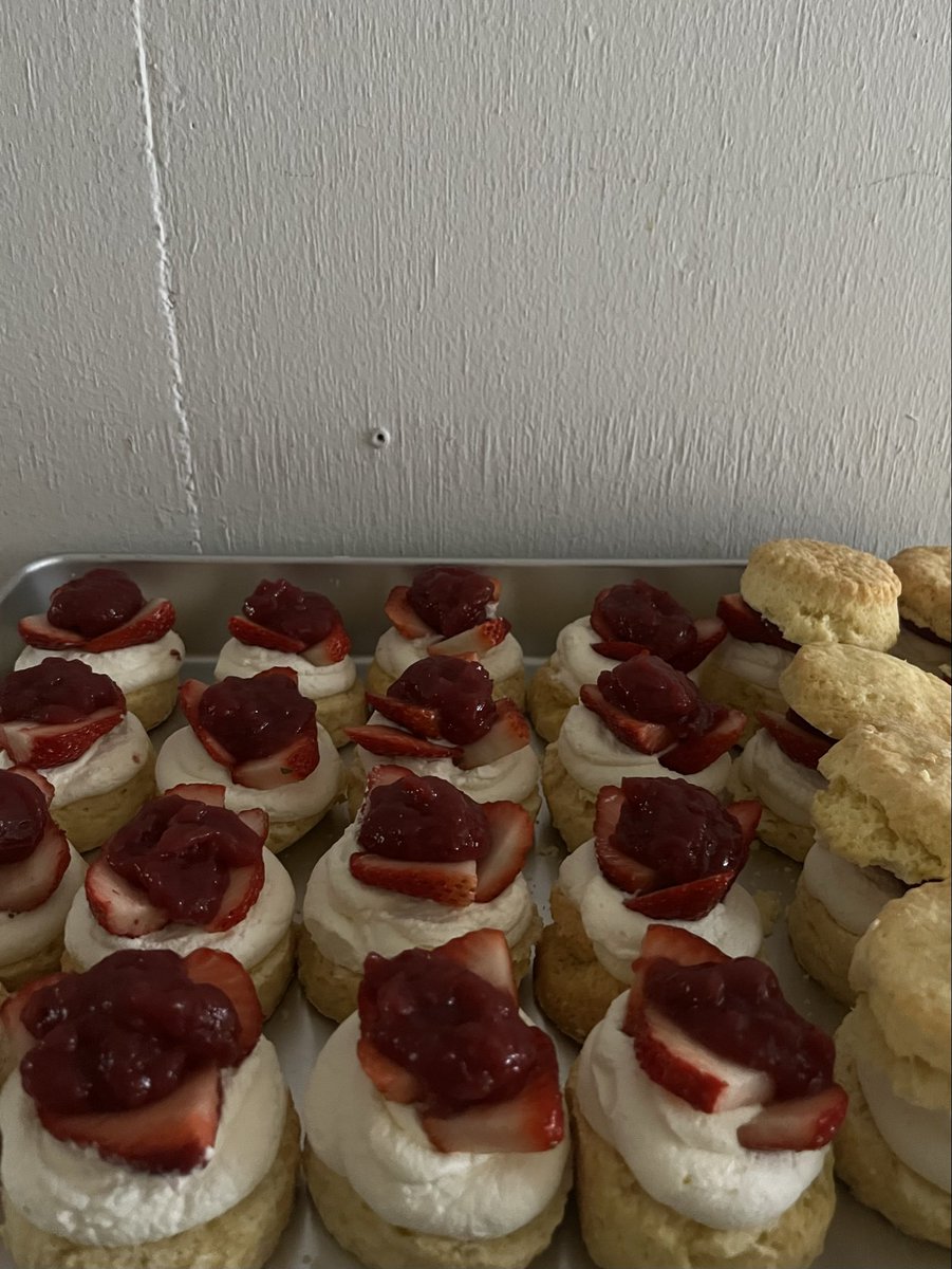 viola bake tweet media