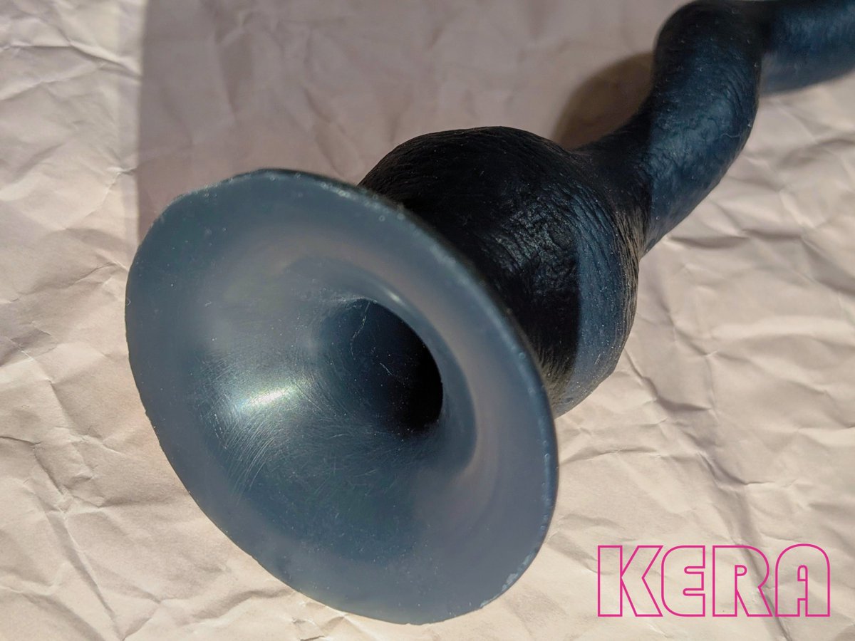 Aoi_Kera's tweet photo. 新製品のKERAディルド「ねじこ」の秘密…
コードがピロンちょするので吸盤は機能しなくなりますが、現在流通販売しているこの３種のローターを装着して楽しむ事が出来ます…🫠 https://t.co/v2TLliMUg7